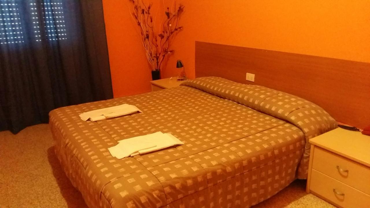 Hotel Violetta بارما المظهر الخارجي الصورة