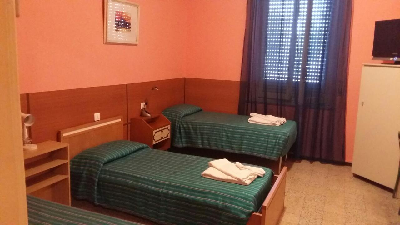 Hotel Violetta بارما المظهر الخارجي الصورة
